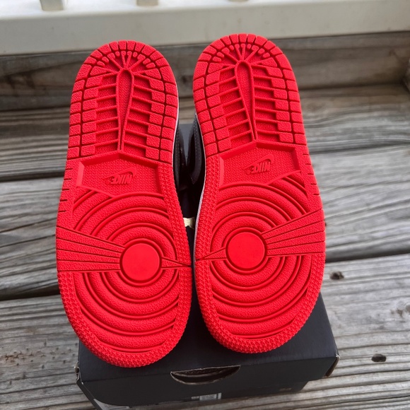 Toddler Jordan sneakers - Picture 3 of 3